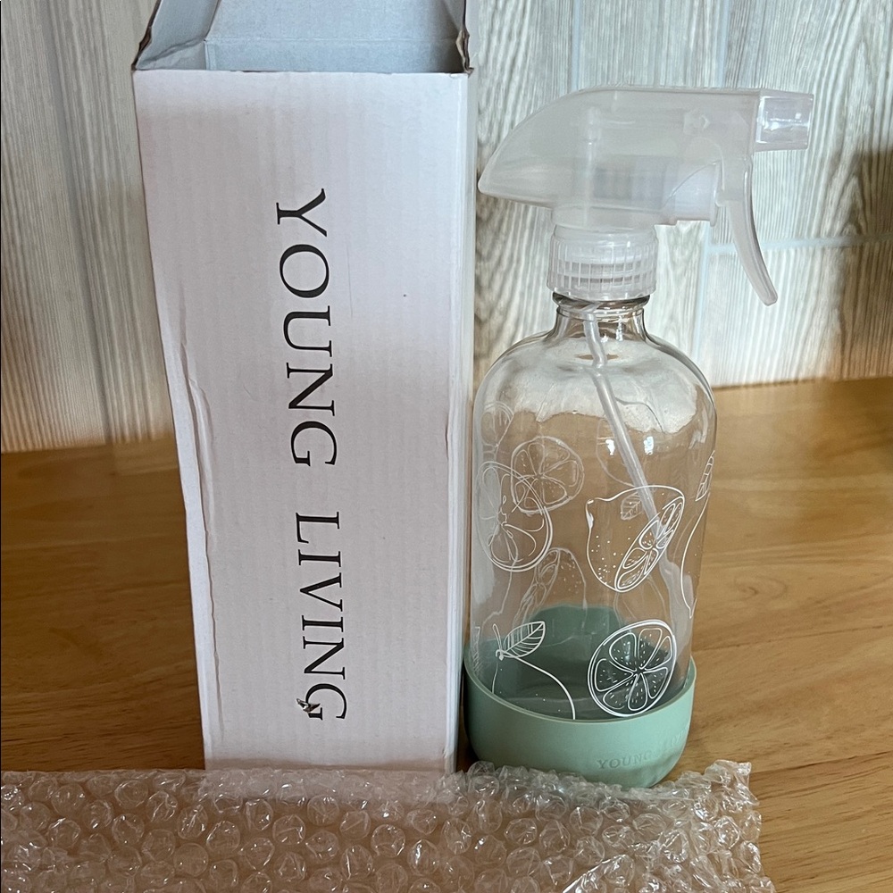 Young Living Citrus Pattern Glass Spray Bottle with Mint Base